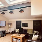 The Old Bakery - Luxury Three Bed House With Roof Terrace